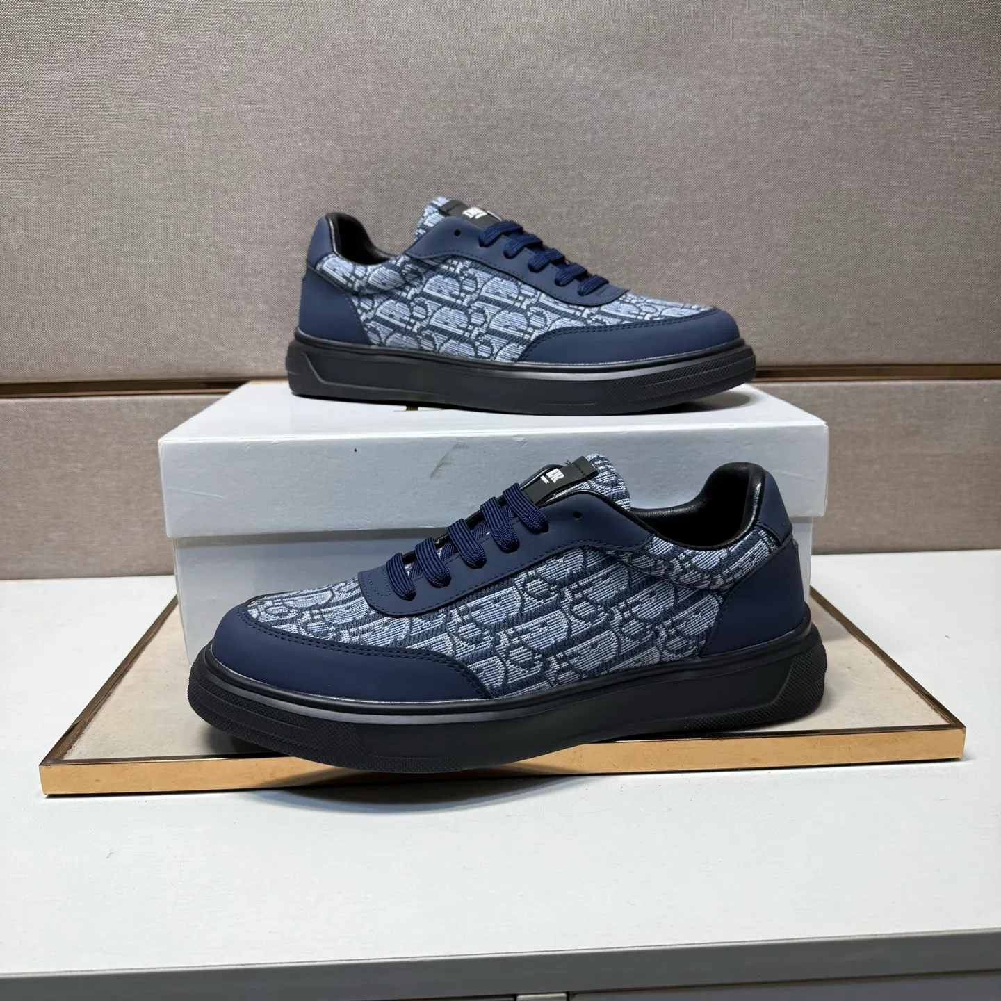 ⬛️Men's shoes 💰p400 [Dior~] Men's casual shoes 2025z cabinet sales simultaneously 🔶Size: 38-44#️⃣ 🔷3 colors🔜The upper is made of multi-material splicing ➕Genuine leather lining, comfortable and breathable, sole: original comfortable and wear-resistant outsole, ⚠️real thing📱photographed🎬real thing is better📢📢📢